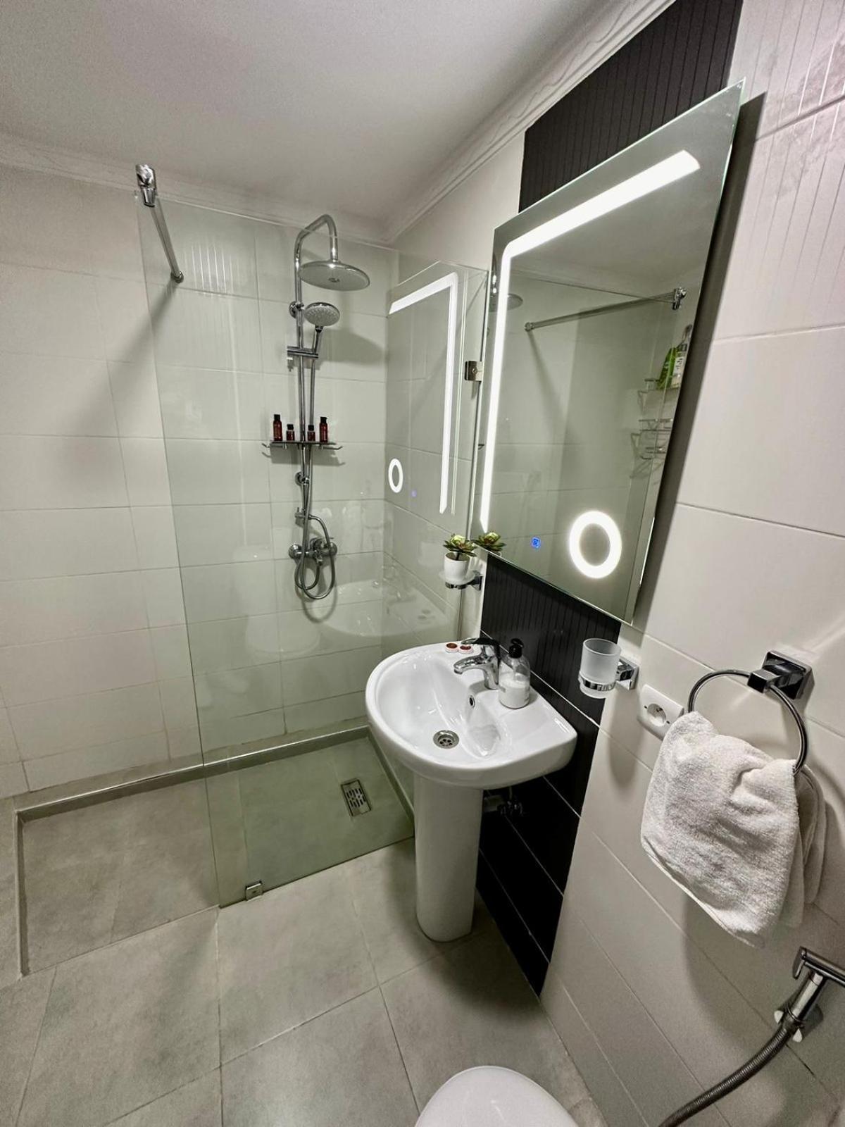 Appart Neuf Lumineux Climatise 1Ere Etage Tánger Exterior foto
