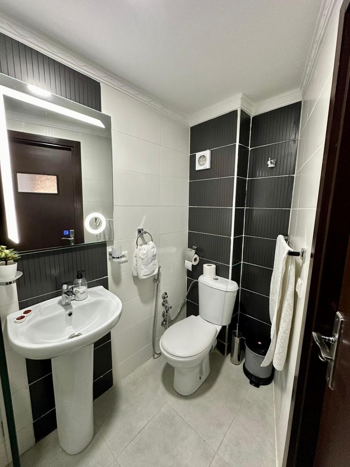 Appart Neuf Lumineux Climatise 1Ere Etage Tánger Exterior foto